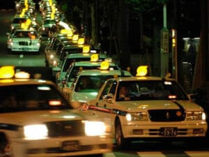 日本でUberやCrewなどのライドシェアが普及しない理由とは？【タクシー 