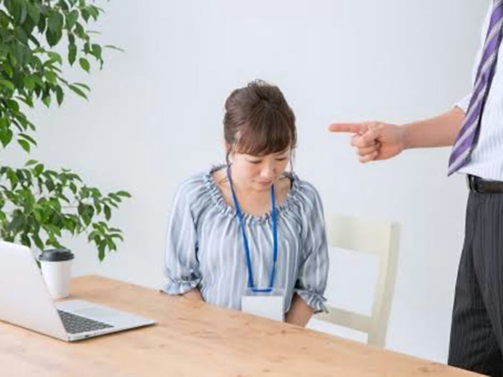 副業がバレて怒られる