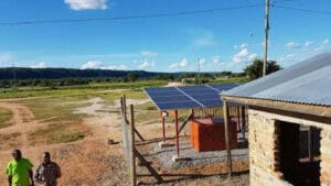 太陽光発電を行うアフリカ