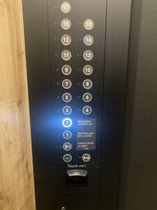 コートヤードバイマリオット大阪本町のエレベーター