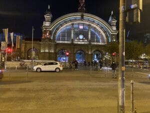 夜のフランクフルト中央駅