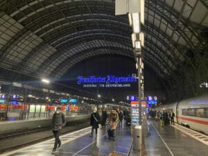 夜のフランクフルト中央駅