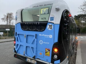 パリのEVバス